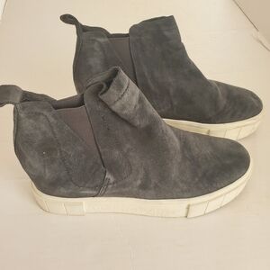 GUC Dolce Vita Grey Suede Booties